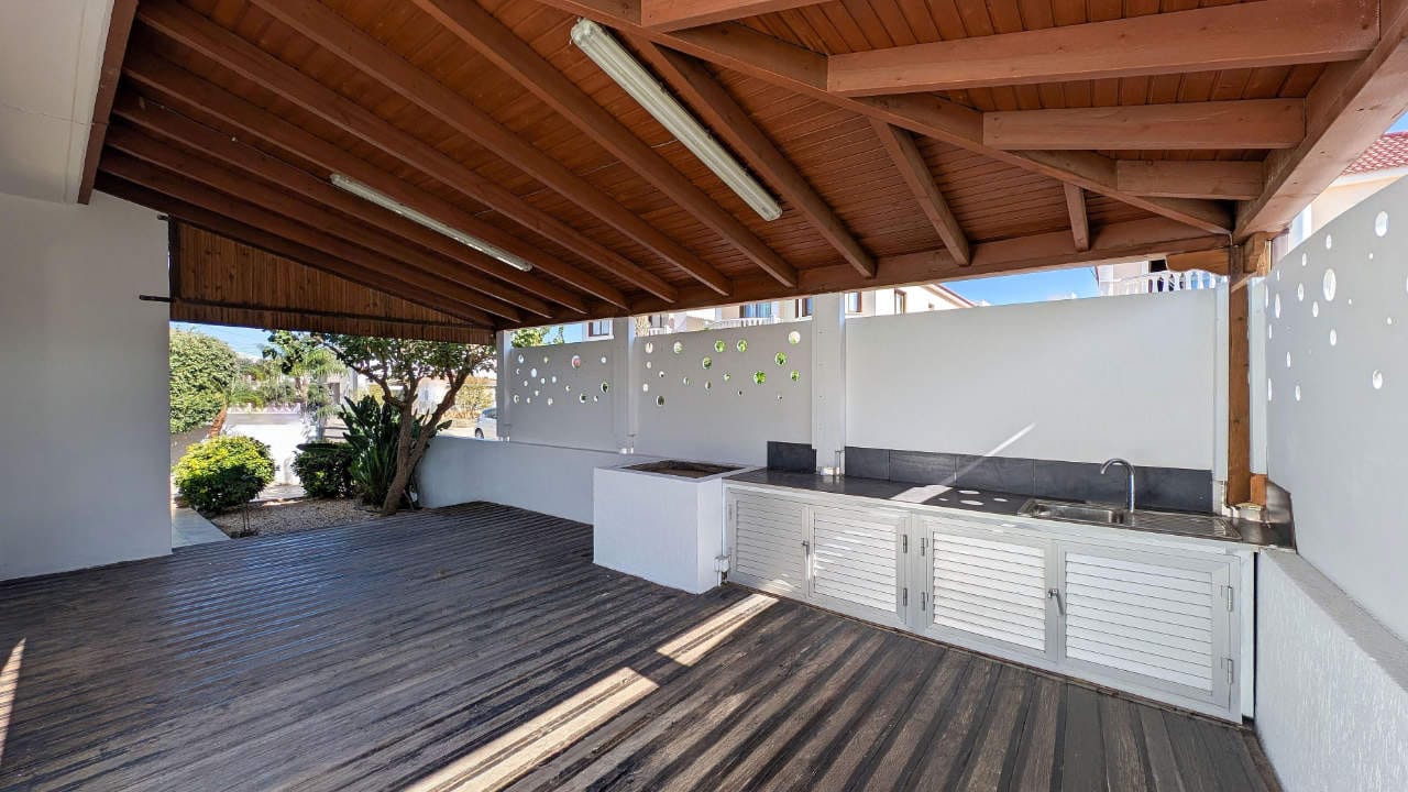 Spacious 4 Bedroom House | Lakatamia, Nicosia