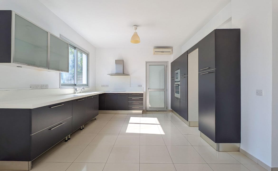 Spacious 4 Bedroom House | Lakatamia, Nicosia