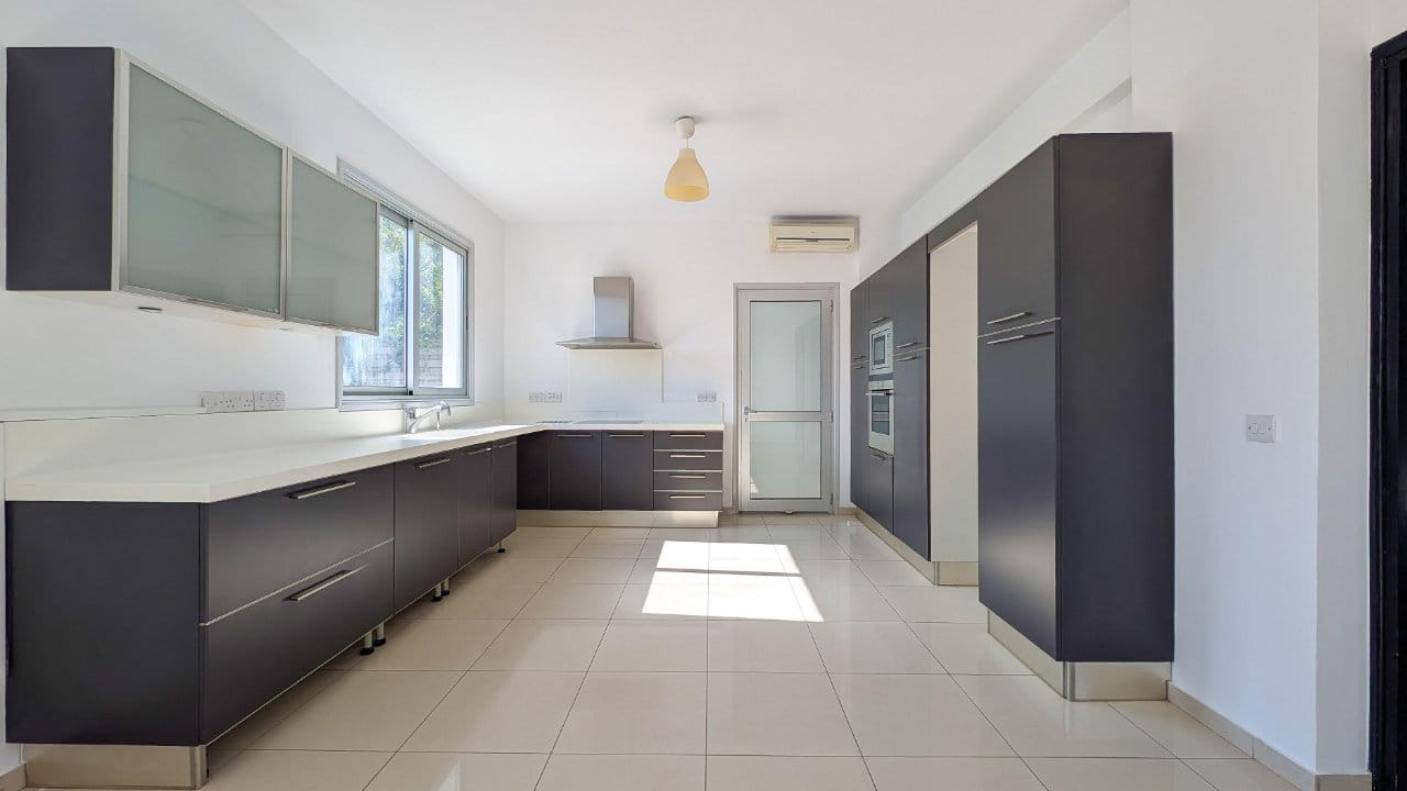 Spacious 4 Bedroom House | Lakatamia, Nicosia