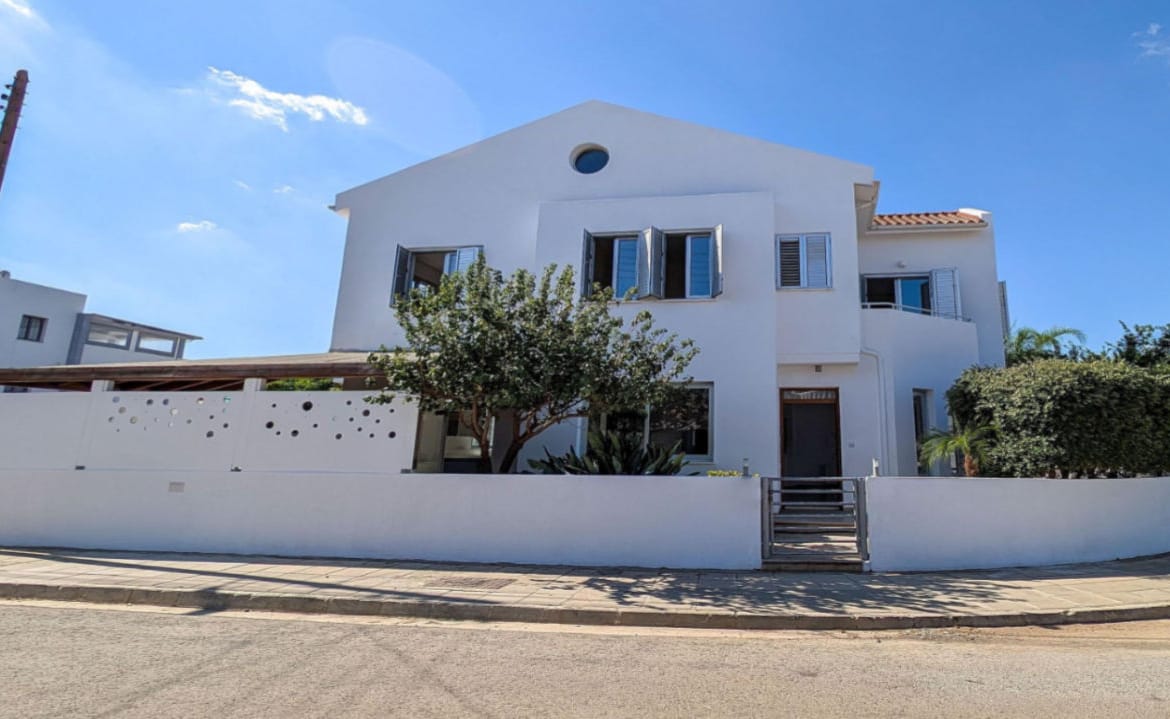 Spacious 4 Bedroom House | Lakatamia, Nicosia