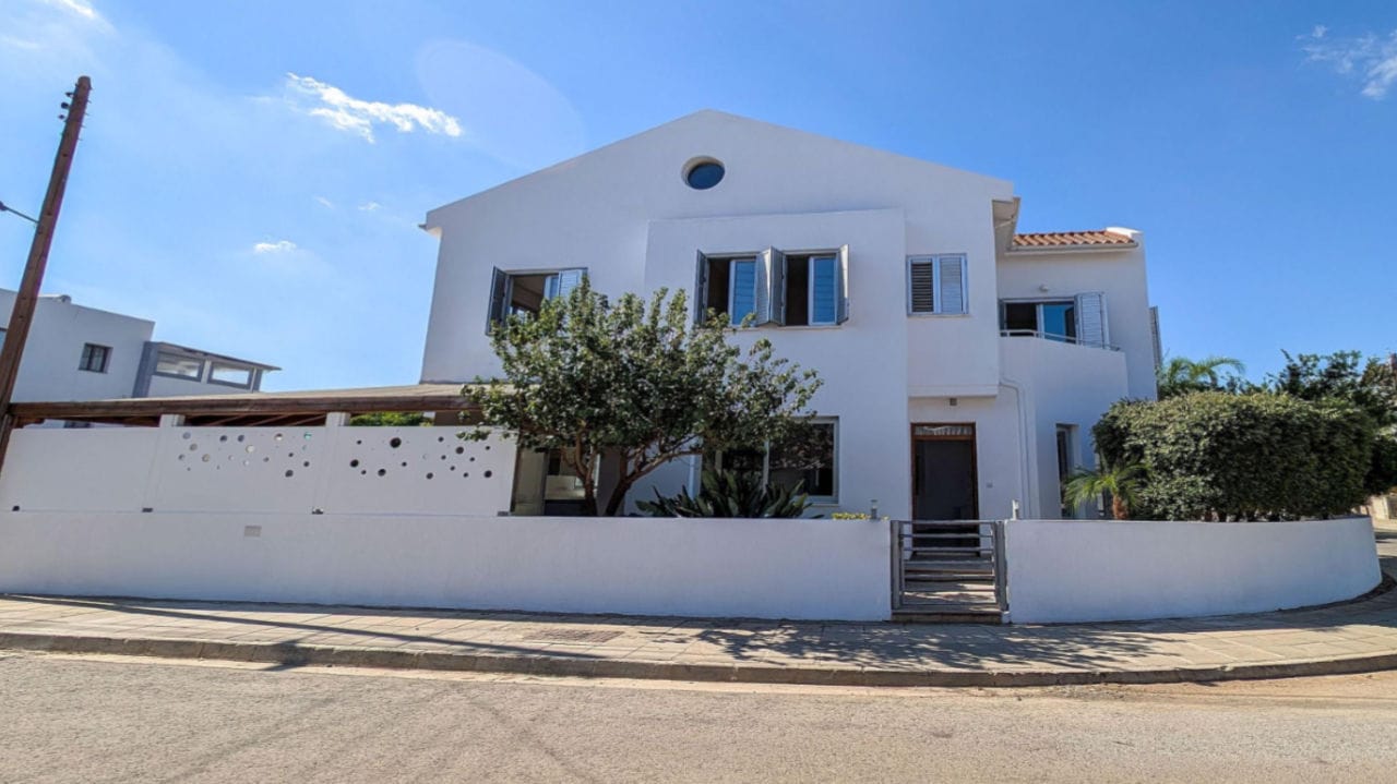 Spacious 4 Bedroom House | Lakatamia, Nicosia